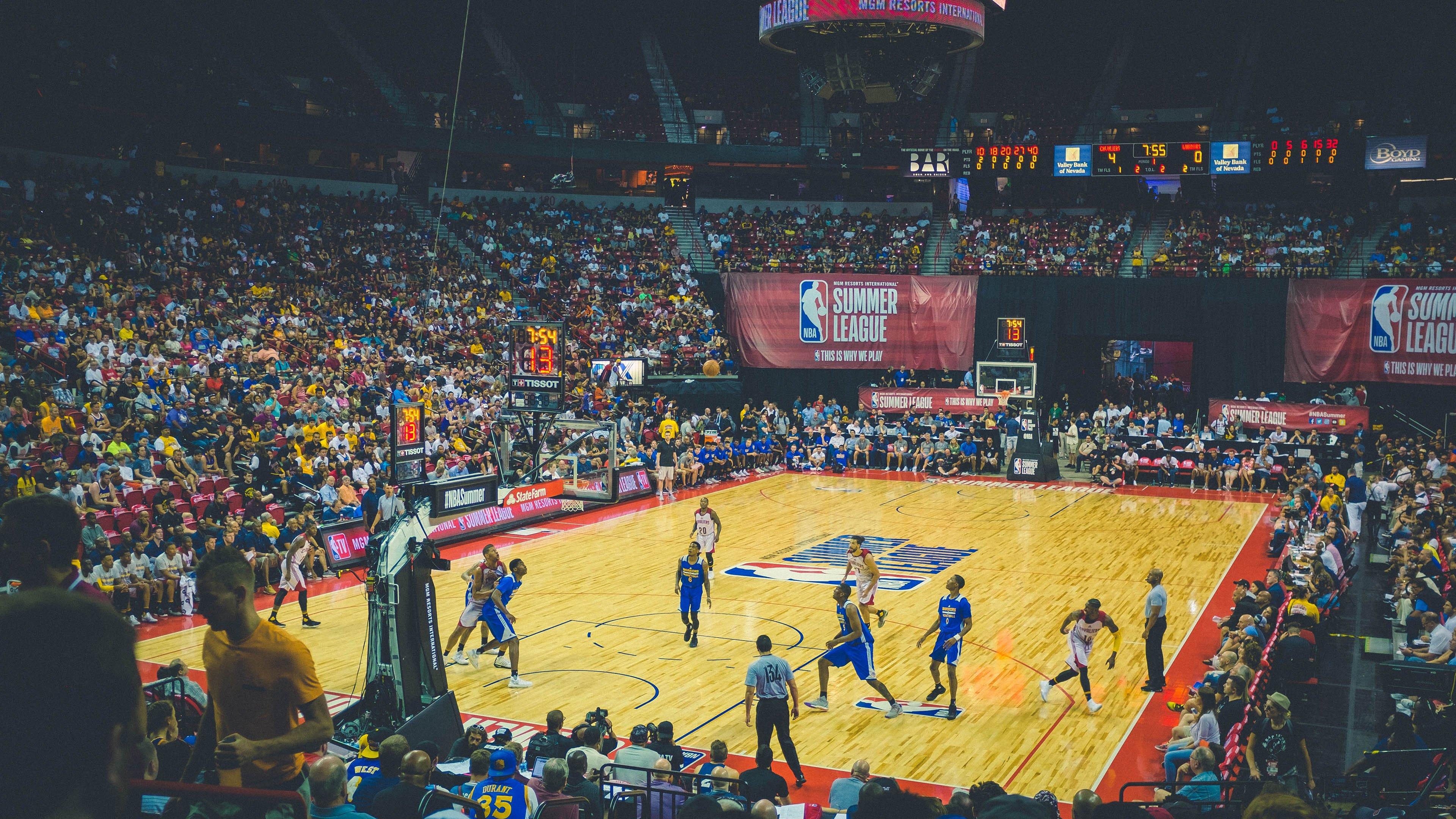 西甲焦点战，塞维利亚主场迎战奥维耶多，攻防对决决定赛季走向